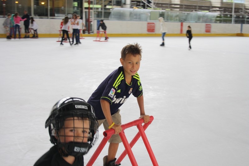 Village Camps International Summer Camp Leysin, Switzerland 2025-08-09 https://www.villagecamps.com/journals_admin/images/693-12-ice skating (9).jpg